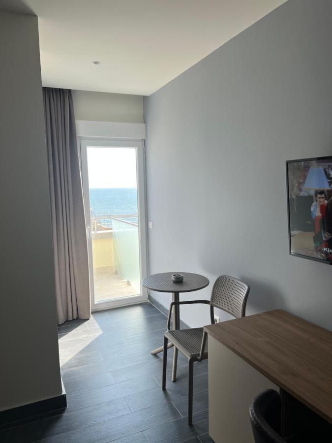 Split Rooftop Suites Durrës 外观 照片