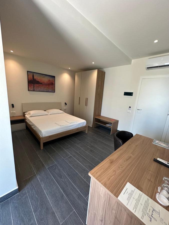 Split Rooftop Suites Durrës 外观 照片